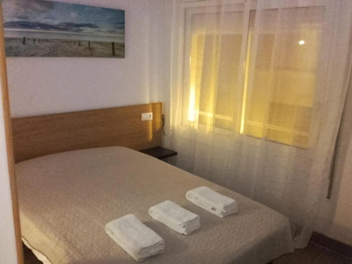Habitacion Economica Con Bano Privado En Pleno Centro De Figueres フィゲラス